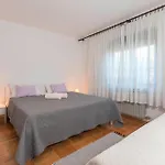 Amazing In 아파트 풀라
