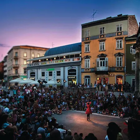 Apartment Lovely In With Wifi Pula