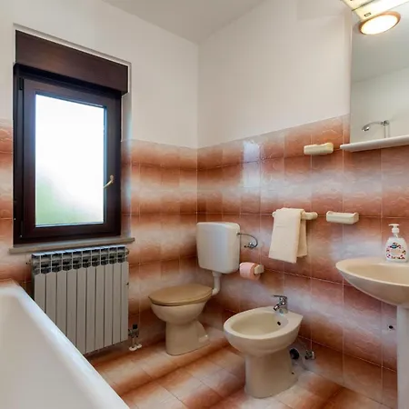 Apartment Lovely In With Wifi Pula